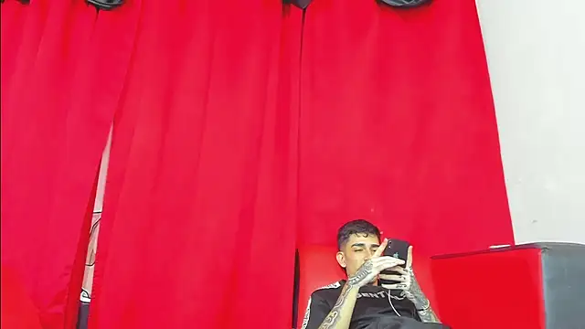 Snapshot of extreme_hot_crazy chatting on December 2025 04:39:02 AM extreme hot crazy online show from December 2025 04:39:02 AM