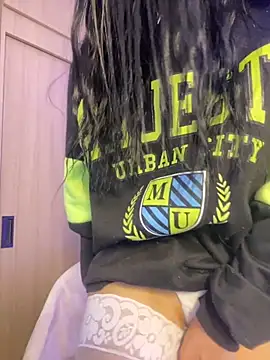 Lia  1 online show from September 2025 03:25:01 PM