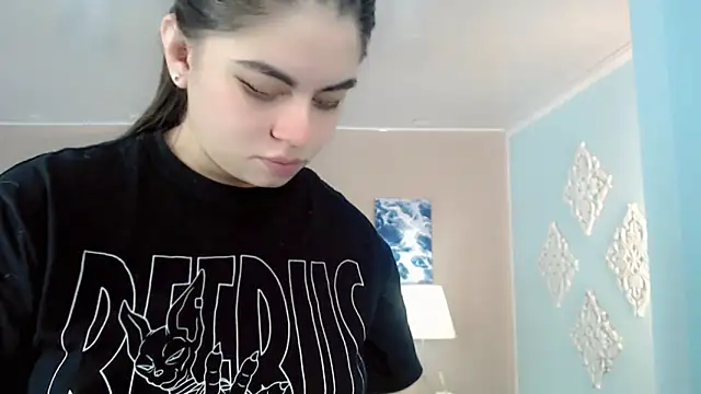 Snapshot of maddissonivanova chatting on October 2025 06:57:02 PM maddissonivanova online show from October 2025 06:57:02 PM