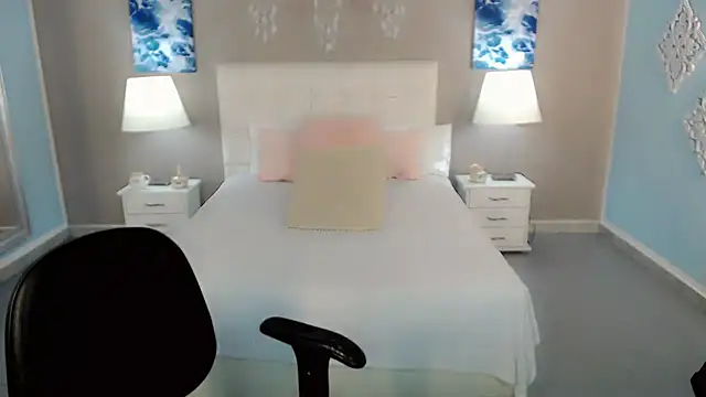 Snapshot of maddissonivanova chatting on November 2025 07:02:02 PM maddissonivanova online show from November 2025 07:02:02 PM