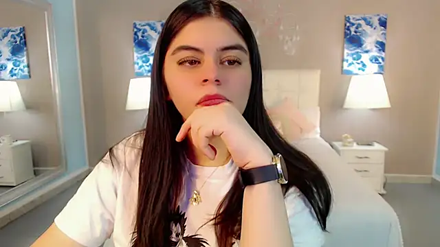 Snapshot of maddissonivanova chatting on November 2025 06:43:01 PM maddissonivanova online show from November 2025 06:43:01 PM