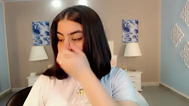 Snapshot of maddissonivanova chatting on November 2025 07:07:02 PM maddissonivanova online show from November 2025 07:07:02 PM