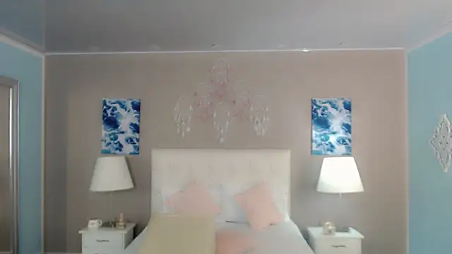 Snapshot of maddissonivanova chatting on December 2025 05:52:02 PM maddissonivanova online show from December 2025 05:52:02 PM