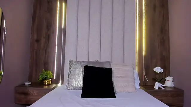 LucySalvatore  online show from September 2025 03:45:01 PM