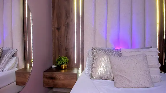 LucySalvatore  online show from October 2025 02:34:01 PM