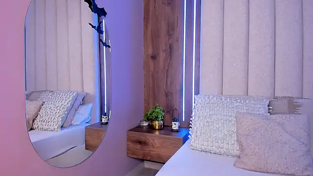 LucySalvatore  online show from October 2025 11:49:02 PM