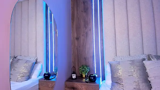 LucySalvatore  online show from November 2025 11:40:01 PM