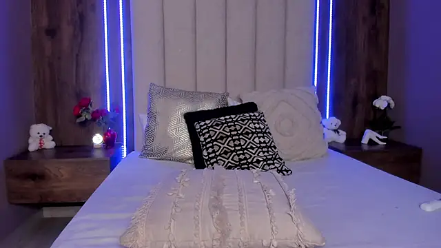 Snapshot of LucySalvatore_ chatting on March 2026 08:26:33 AM LucySalvatore online show from March 2026 08:26:33 AM