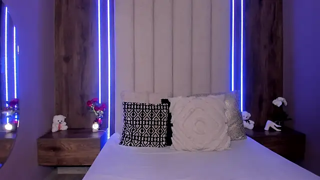 Snapshot of LucySalvatore_ chatting on March 2026 11:06:01 PM LucySalvatore online show from March 2026 11:06:01 PM