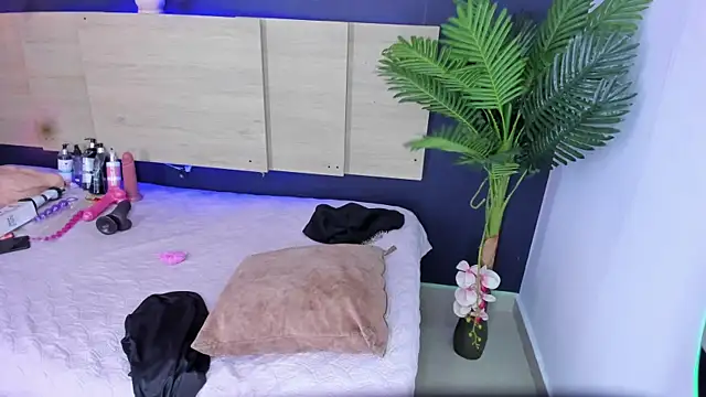 Snapshot of Amalia_Bigass chatting on November 2025 04:56:02 AM Amalia Bigass online show from November 2025 04:56:02 AM