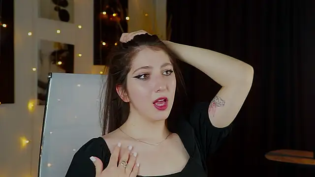 Snapshot of Mary_Miiller chatting on December 2025 09:36:01 AM Mary Miiller online show from December 2025 09:36:01 AM