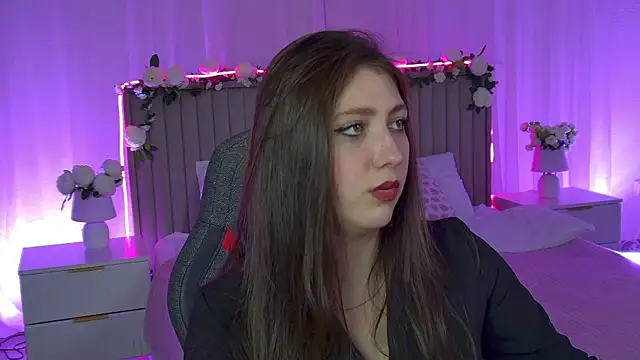 Snapshot of Mary_Miiller chatting on December 2025 06:43:01 AM Mary Miiller online show from December 2025 06:43:01 AM