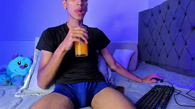 Snapshot of CamiiloRivera chatting on September 2025 01:28:02 AM CamiiloRivera online show from September 2025 01:28:02 AM