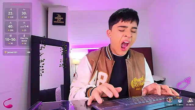 Snapshot of Lucass_love chatting on September 2025 01:33:02 PM Lucass love online show from September 2025 01:33:02 PM