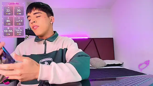 Snapshot of Lucass_love chatting on September 2025 01:11:02 PM Lucass love online show from September 2025 01:11:02 PM