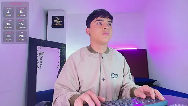 Snapshot of Lucass_love chatting on September 2025 01:24:01 PM Lucass love online show from September 2025 01:24:01 PM