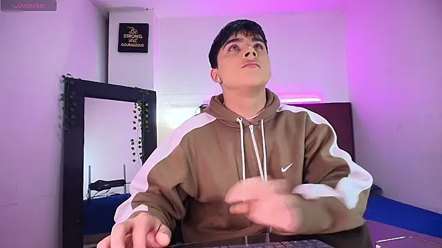 Snapshot of Lucass_love chatting on September 2025 01:49:01 PM Lucass love online show from September 2025 01:49:01 PM