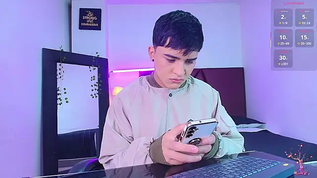 Snapshot of Lucass_love chatting on October 2025 01:20:01 PM Lucass love online show from October 2025 01:20:01 PM