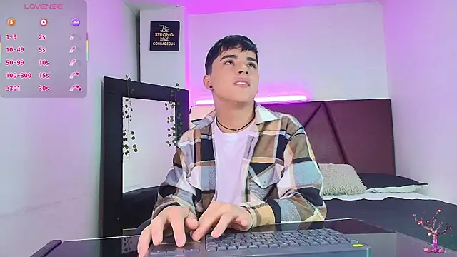 Snapshot of Lucass_love chatting on October 2025 01:20:01 PM Lucass love online show from October 2025 01:20:01 PM