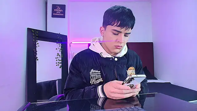 Snapshot of Lucass_love chatting on October 2025 01:33:02 PM Lucass love online show from October 2025 01:33:02 PM