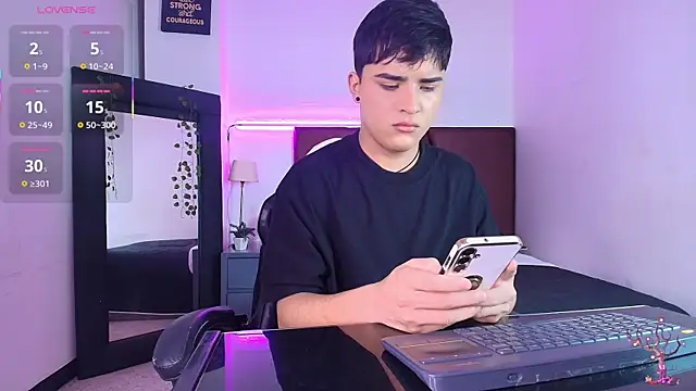 Snapshot of Lucass_love chatting on October 2025 04:52:01 PM Lucass love online show from October 2025 04:52:01 PM