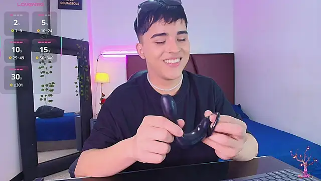 Snapshot of Lucass_love chatting on October 2025 04:44:02 PM Lucass love online show from October 2025 04:44:02 PM