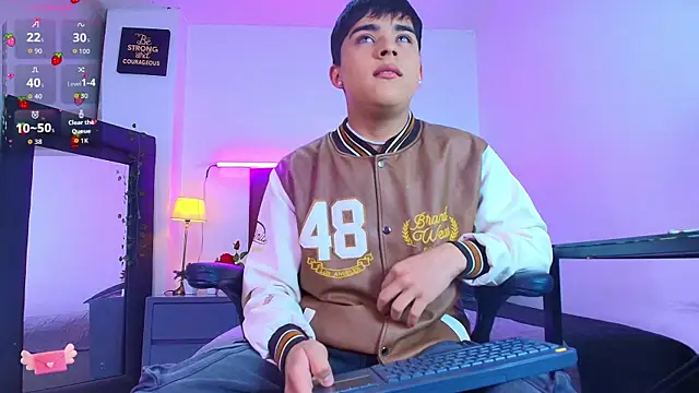 Snapshot of Lucass_love chatting on November 2025 04:43:02 PM Lucass love online show from November 2025 04:43:02 PM