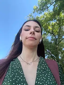 Amelie Crosby online show from June 2026 02:06:01 PM