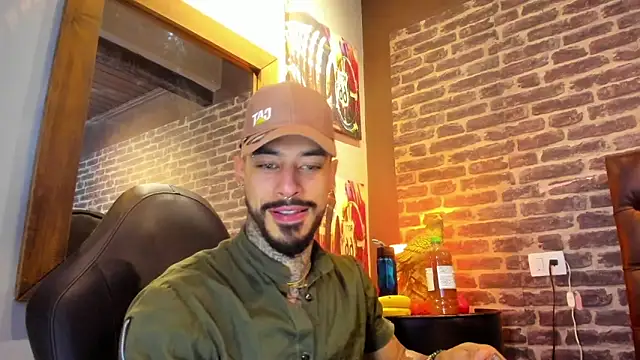 VinzenzRizzo online show from October 2025 05:59:01 AM