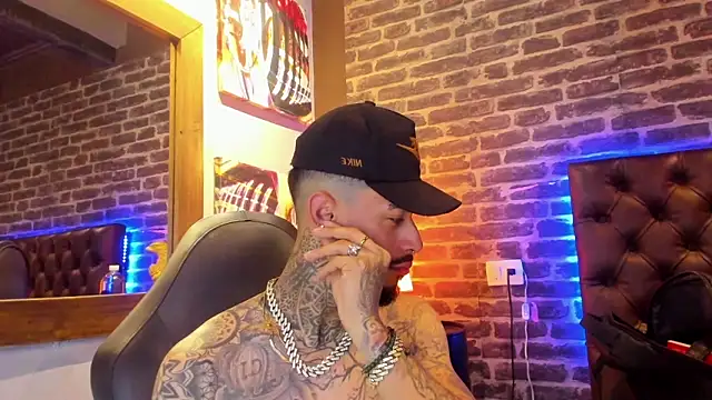 VinzenzRizzo online show from November 2025 06:15:01 PM