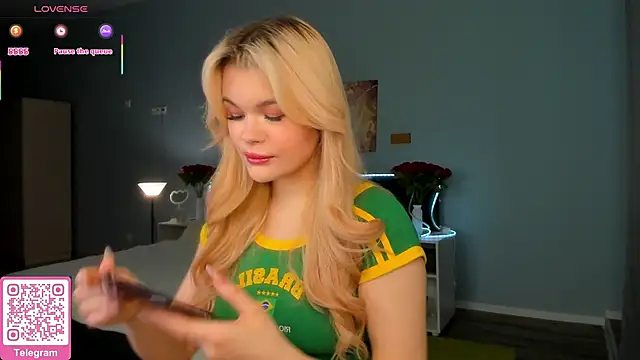 Snapshot of ShyEmma_ chatting on March 2026 01:12:01 AM ShyEmma online show from March 2026 01:12:01 AM