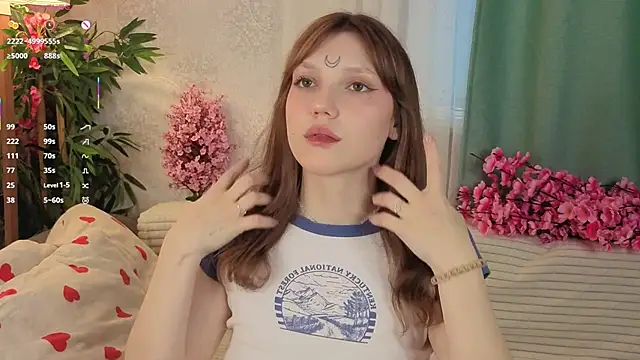 Snapshot of Lunabate chatting on November 2025 05:07:02 AM Lunabate online show from November 2025 05:07:02 AM