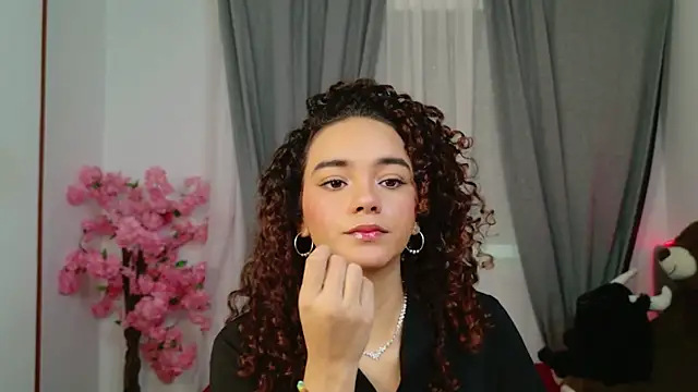 Taylor Tina online show from October 2025 09:51:01 AM