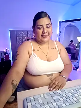 Snapshot of AndreaKinky chatting on October 2025 08:22:02 AM AndreaKinky online show from October 2025 08:22:02 AM