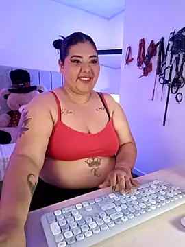 Snapshot of AndreaKinky chatting on November 2025 08:14:01 AM AndreaKinky online show from November 2025 08:14:01 AM