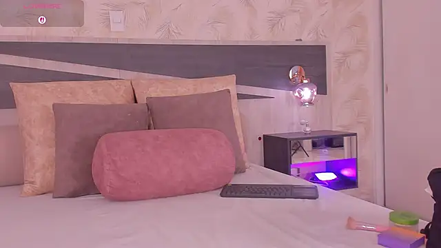 Snapshot of dana_hazze chatting on February 2026 05:27:02 AM dana hazze online show from February 2026 05:27:02 AM