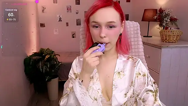 Snapshot of NaomiYoru chatting on April 2026 08:28:02 PM NaomiYoru online show from April 2026 08:28:02 PM