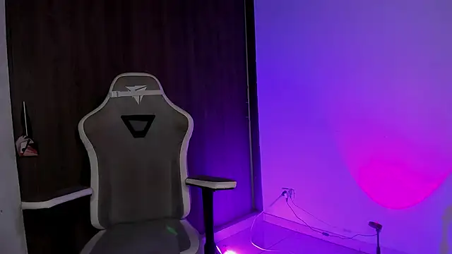 Snapshot of natevillage chatting on October 2025 11:05:01 PM natevillage online show from October 2025 11:05:01 PM