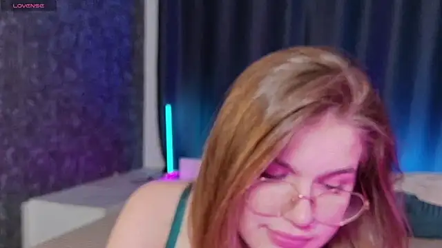 Snapshot of SophieMurrr chatting on May 2026 08:39:02 PM SophieMurrr online show from May 2026 08:39:02 PM