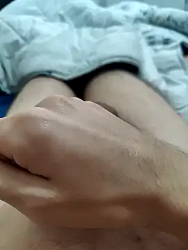 emrekzlk52 online show from October 2025 11:00:01 AM