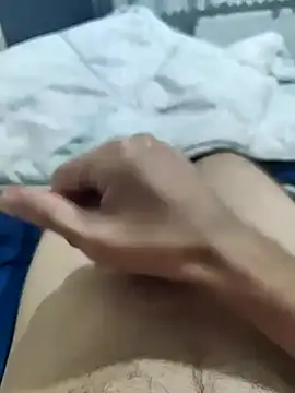 emrekzlk52 online show from December 2025 07:53:02 PM