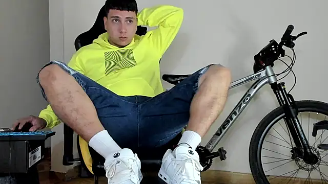 Snapshot of HELLSTAR chatting on October 2025 08:04:01 AM HELLSTAR online show from October 2025 08:04:01 AM