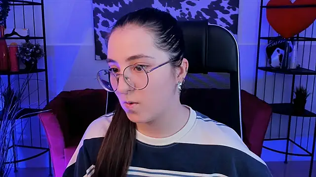 Snapshot of VirtuallVoyant chatting on September 2025 04:38:02 AM VirtuallVoyant online show from September 2025 04:38:02 AM