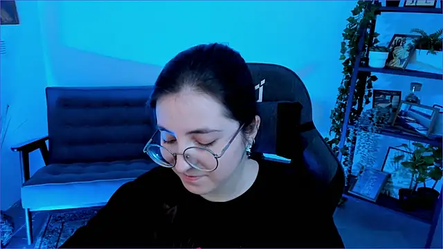 Snapshot of VirtuallVoyant chatting on October 2025 07:28:01 AM VirtuallVoyant online show from October 2025 07:28:01 AM