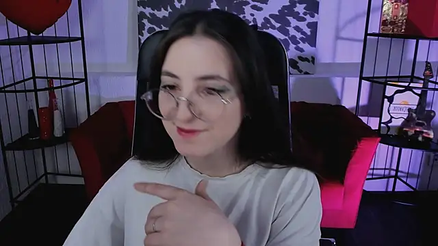 VirtuallVoyant online show from April 2026 07:58:02 PM