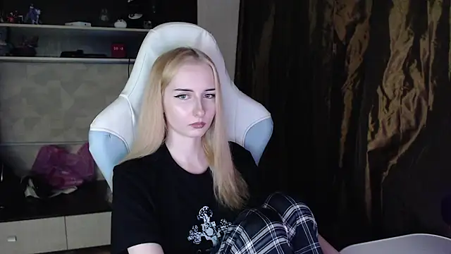 Cutti Crystal online show from March 2026 08:14:01 PM