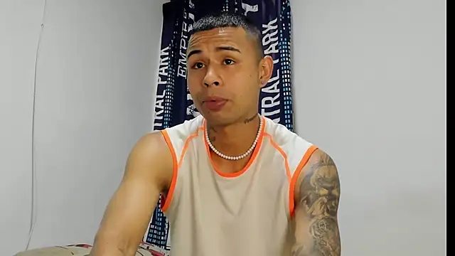 Snapshot of _Logan_Colton_ chatting on November 2025 09:17:01 PM Logan Colton online show from November 2025 09:17:01 PM