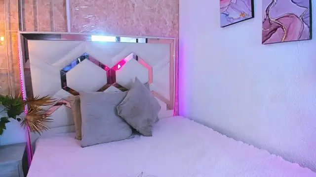 Venuss1  online show from September 2025 04:28:01 AM