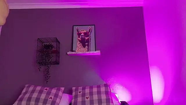 Taylorsmitth  online show from November 2025 12:05:01 PM