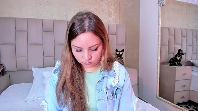 cloesummerr  online show from October 2025 01:09:02 PM